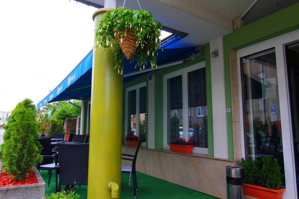 Penzion Blesk Ruzomberok Extérieur photo